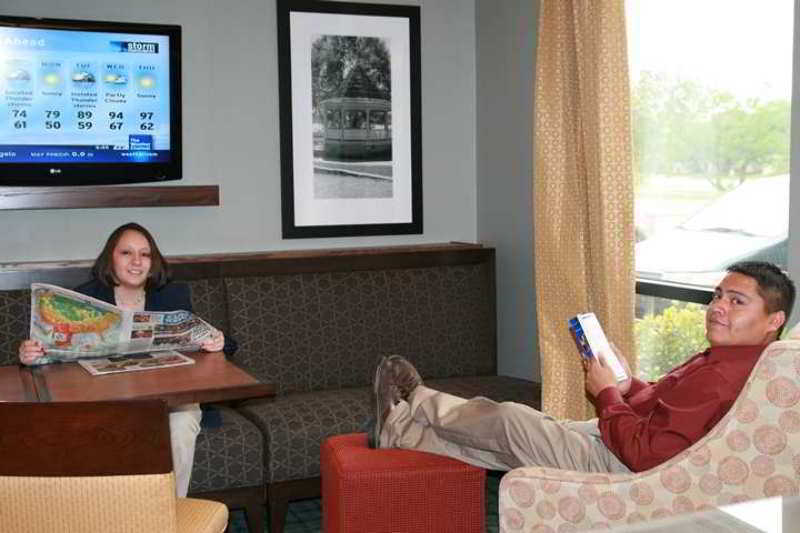 Hampton Inn Сан Анджело Номер фото